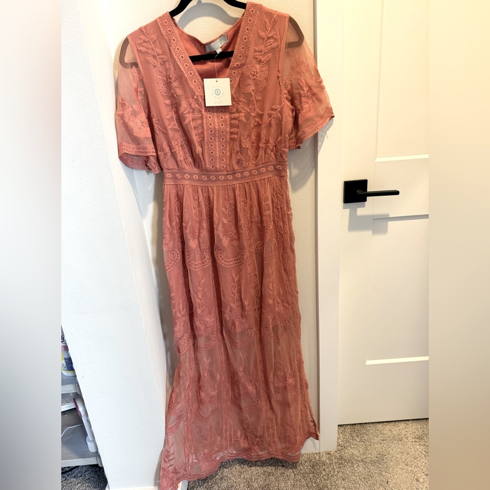 Size S dusty pink lace maxi dress. Brand new